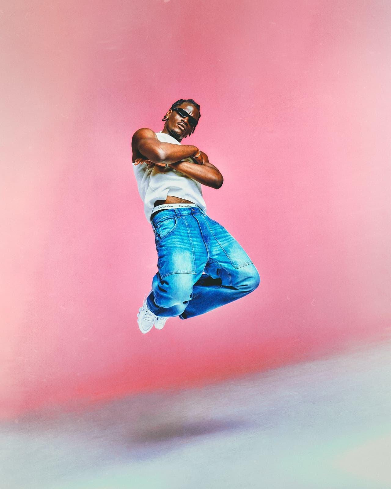 Ibo mid-air, arms crossed, denim look